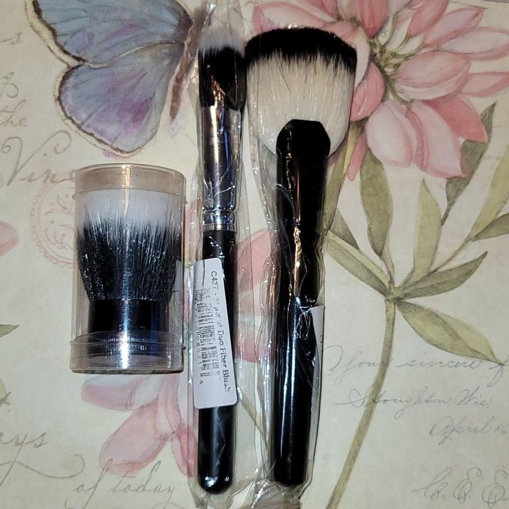 Crown Brush- 3 Makeup Brushes
